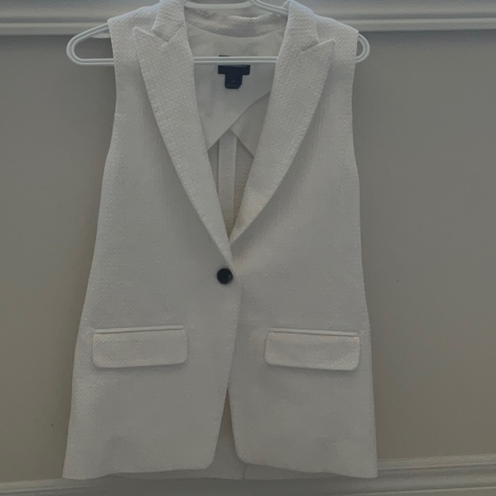 85% new club monaco